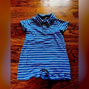 BabyGap short-sleeved/shorts onesie! excellent condition, size 18-24mo
